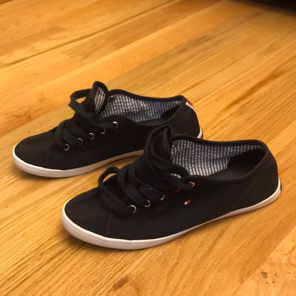 hilfiger slippers sale